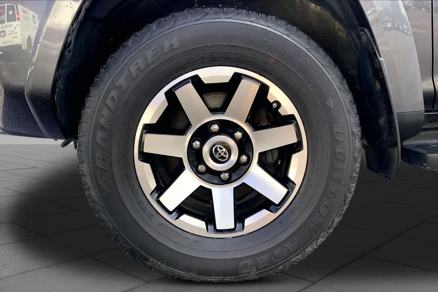 Used 2021 Toyota 4Runner TRD Off-Road Premium AWD/4WD image 19