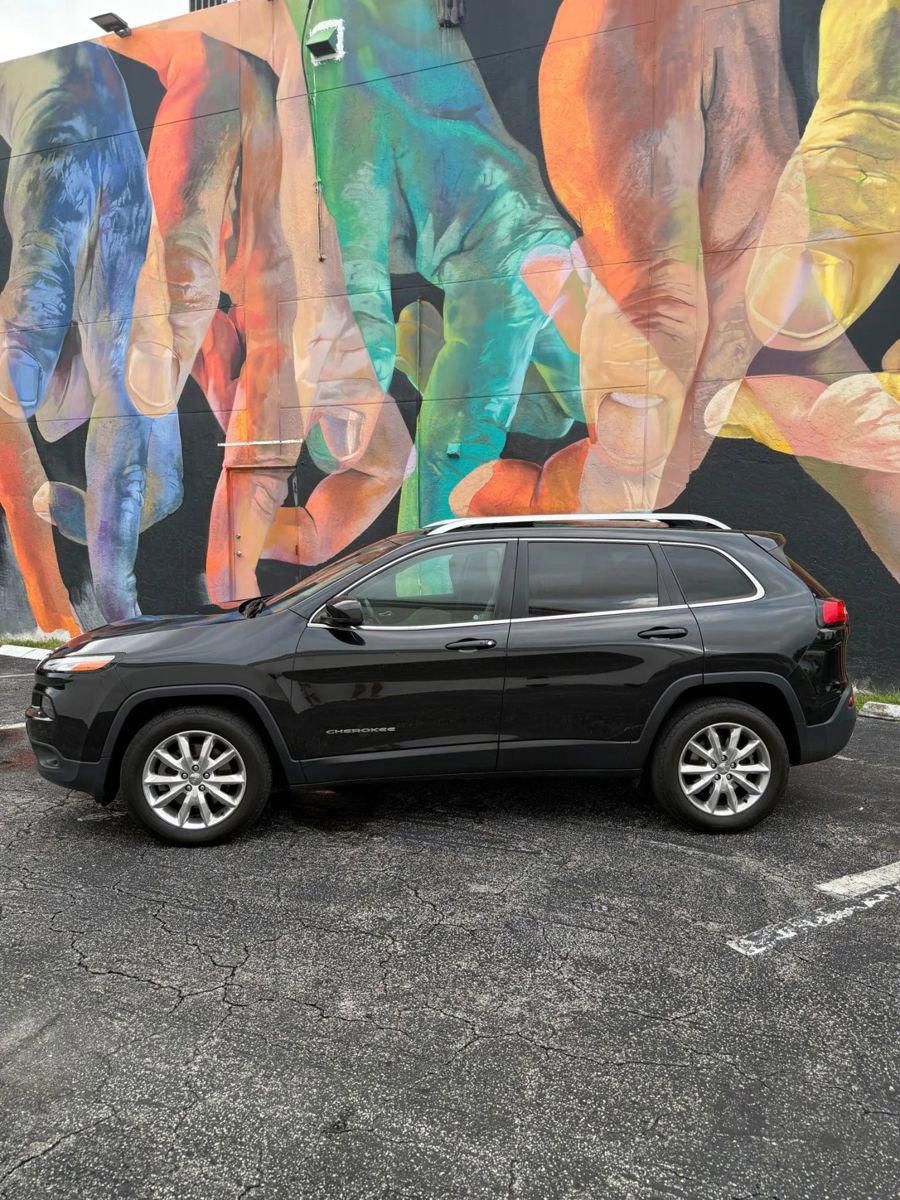 Used 2016 Jeep Cherokee Limited image 12