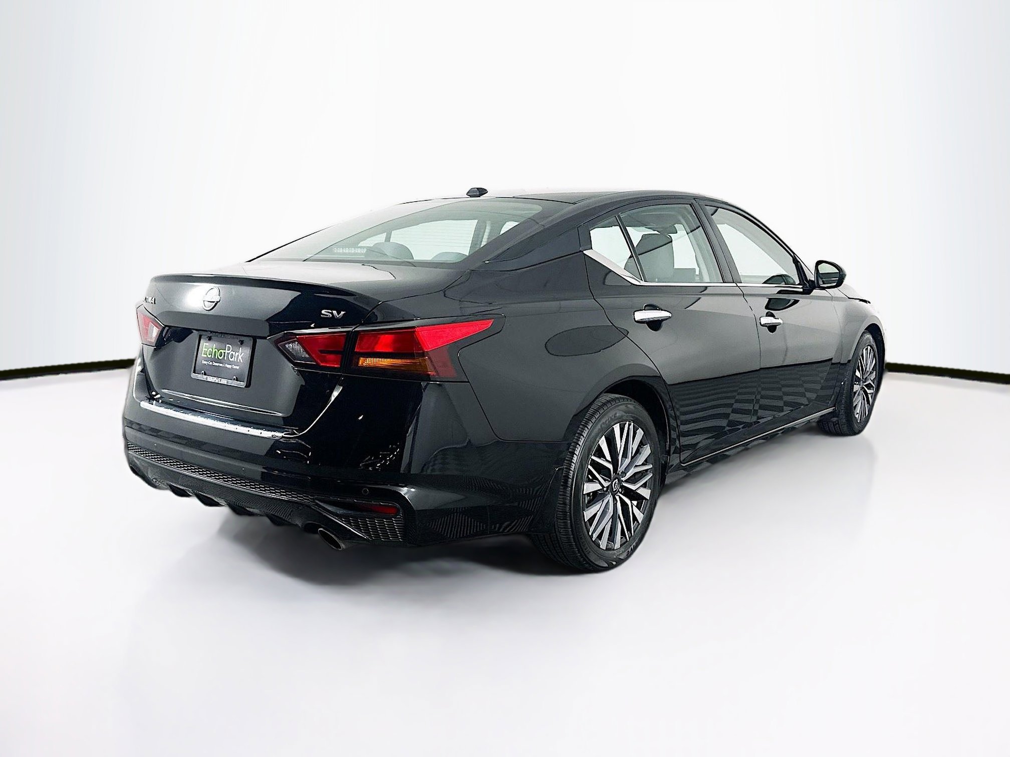 Used 2023 Nissan Altima 2.5 SV w/ SV Premium Package FWD image 9