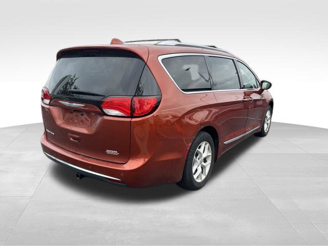 Used 2018 Chrysler Pacifica Touring-L w/ Tire & Wheel Group FWD image 7