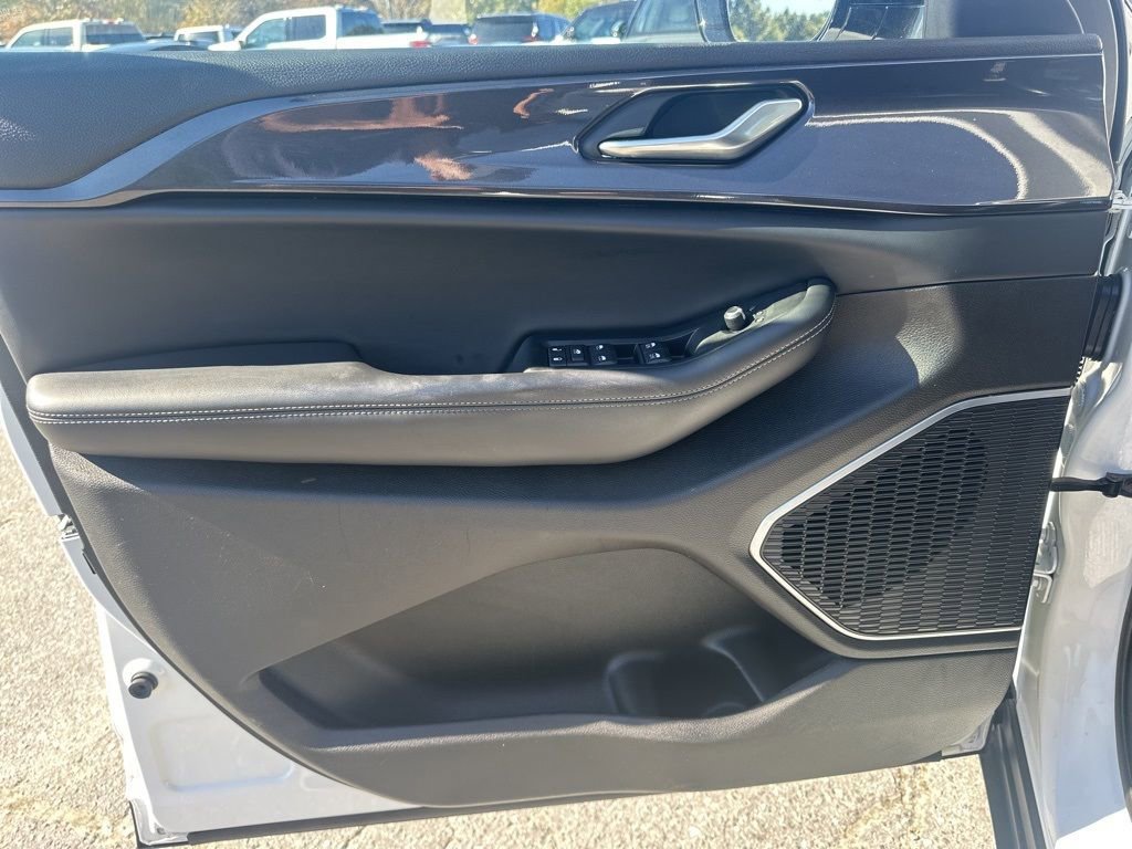 Used 2022 Jeep Grand Cherokee L Laredo image 26