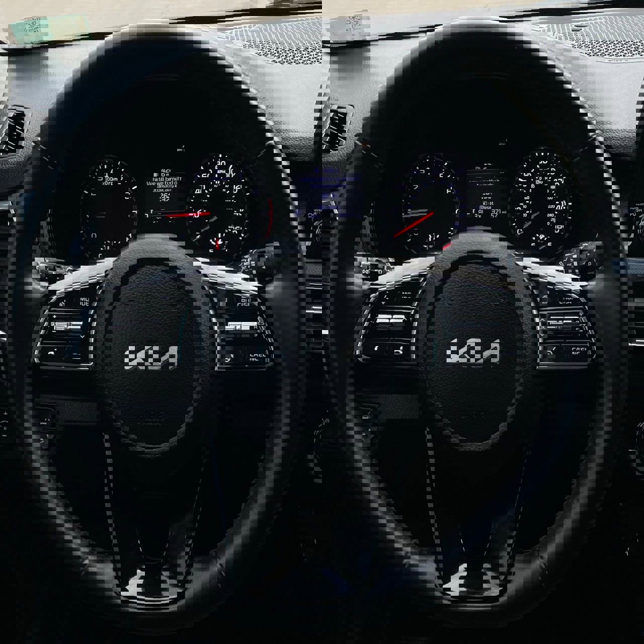 Used 2022 Kia Seltos Nightfall Edition image 12