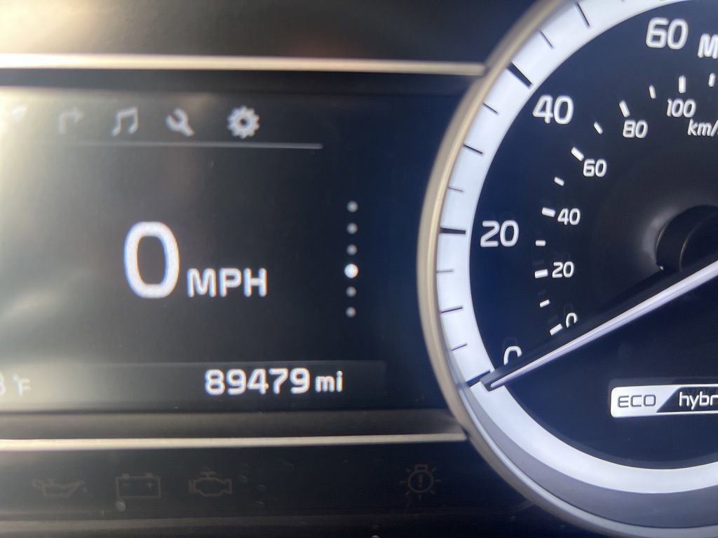 Used 2017 Kia Niro EX FWD image 28