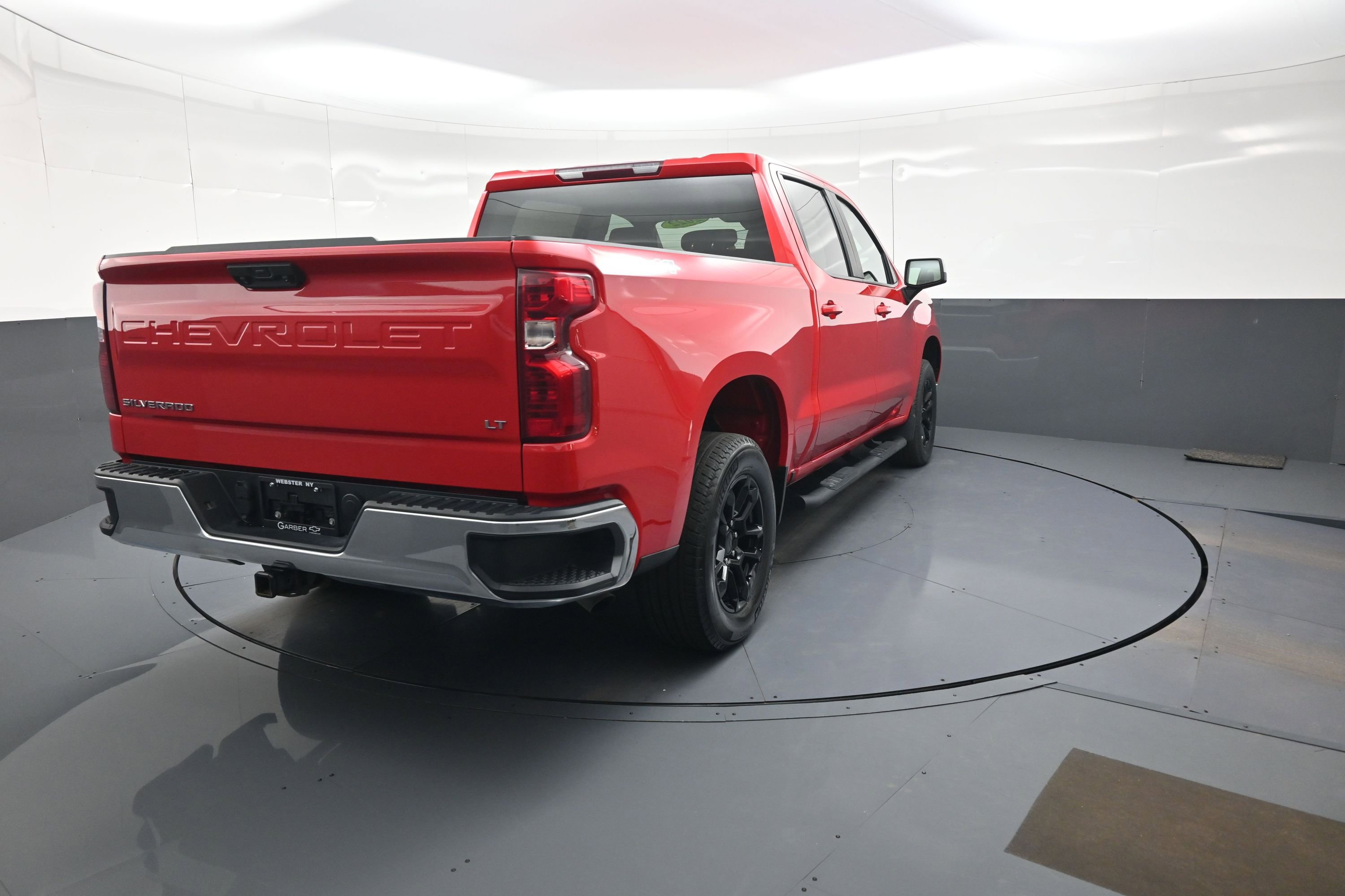 Used 2022 Chevrolet Silverado 1500 LT AWD/4WD image 3