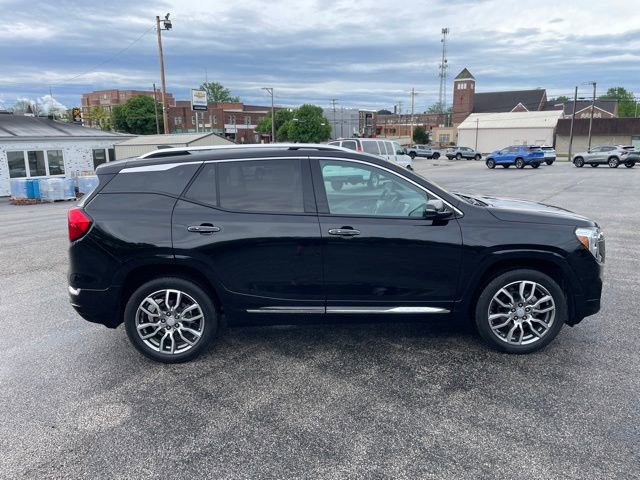 Used 2023 GMC Terrain Denali w/ Denali Premium Package AWD/4WD image 4
