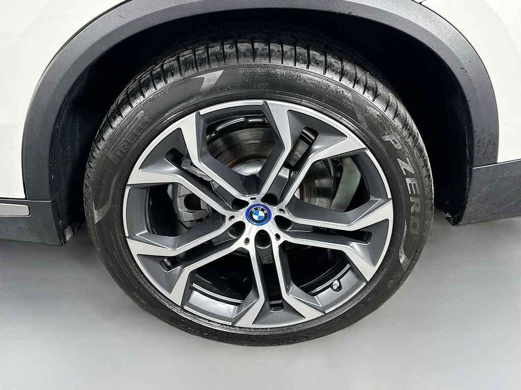 Used 2022 BMW X5 xDrive45e w/ Climate Comfort Package AWD/4WD image 32