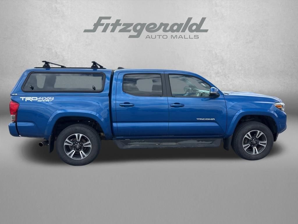 Used 2017 Toyota Tacoma TRD Sport AWD/4WD image 6