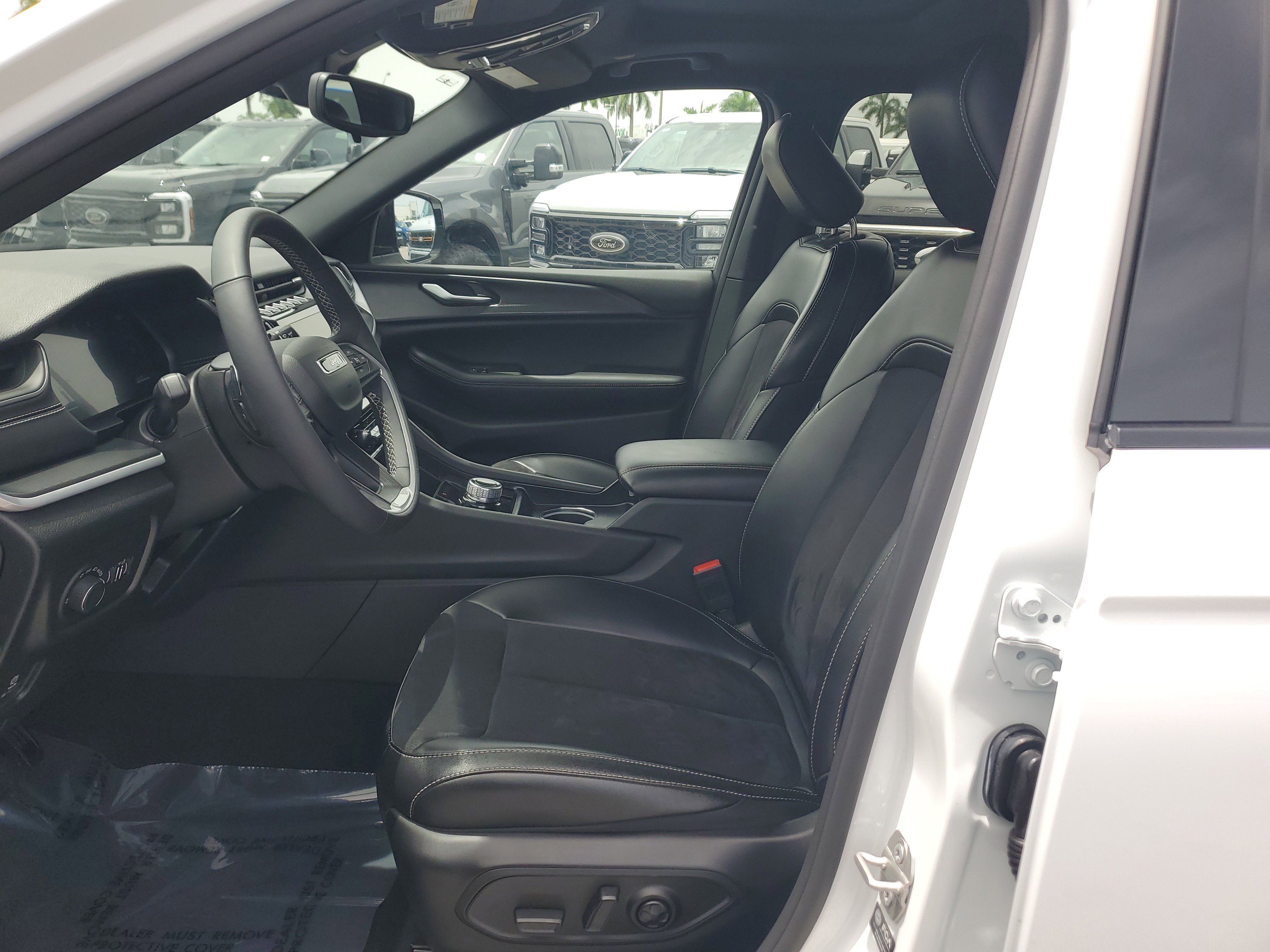 Used 2024 Jeep Grand Cherokee L Altitude image 12