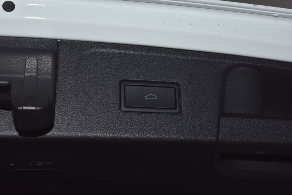 Certified 2025 Volkswagen Atlas Peak Edition SE image 25