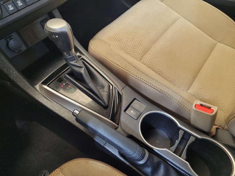 Used 2015 Toyota Corolla LE FWD image 26