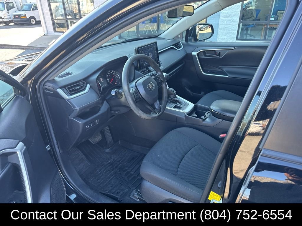 Used 2021 Toyota RAV4 LE image 11