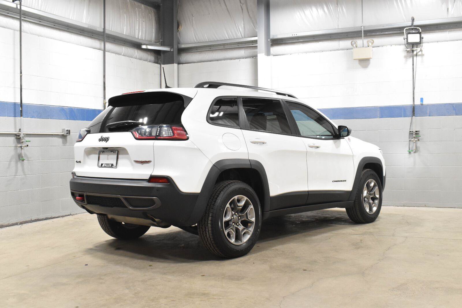 Used 2019 Jeep Cherokee Trailhawk AWD/4WD image 26