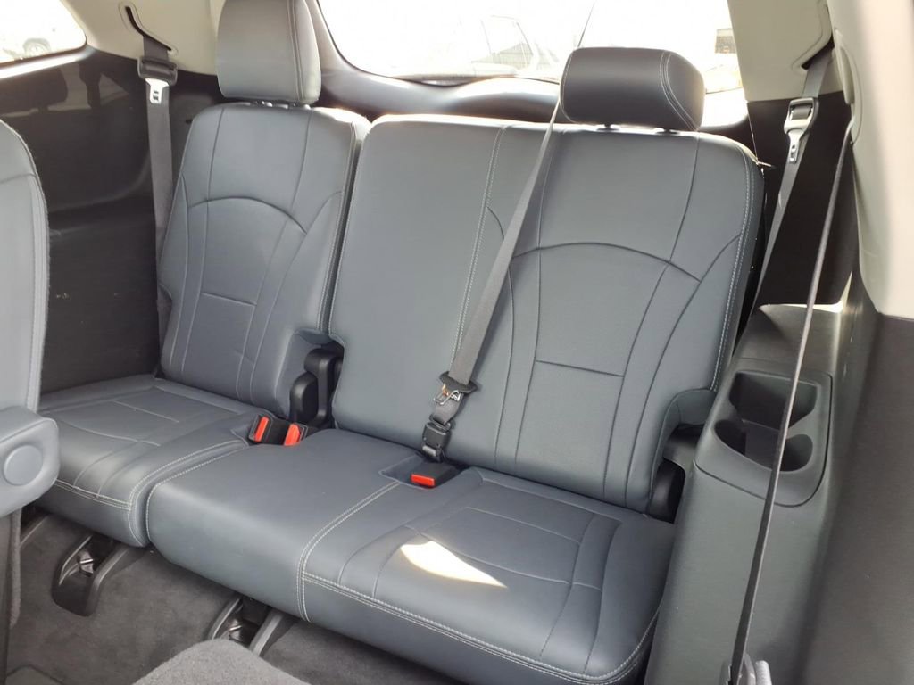 Used 2018 Buick Enclave Essence image 5