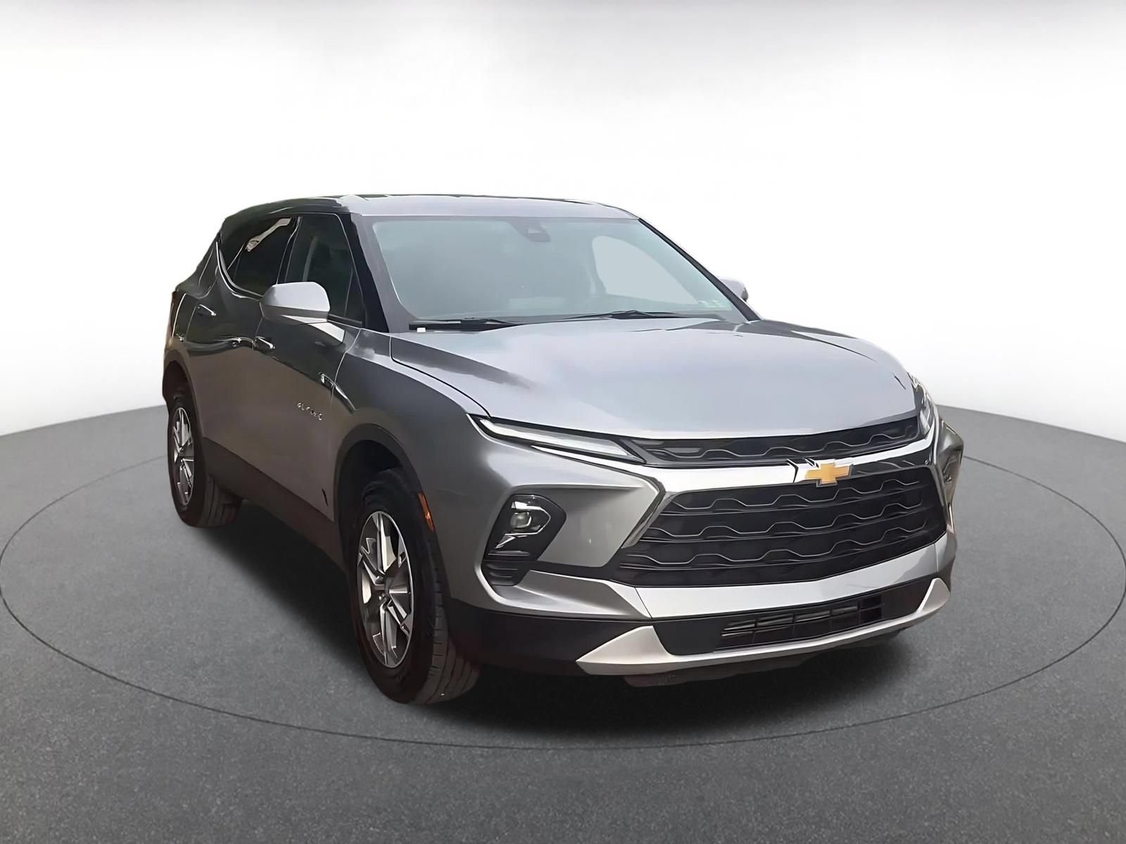 Used 2026 Chevrolet Blazer LT FWD image 3