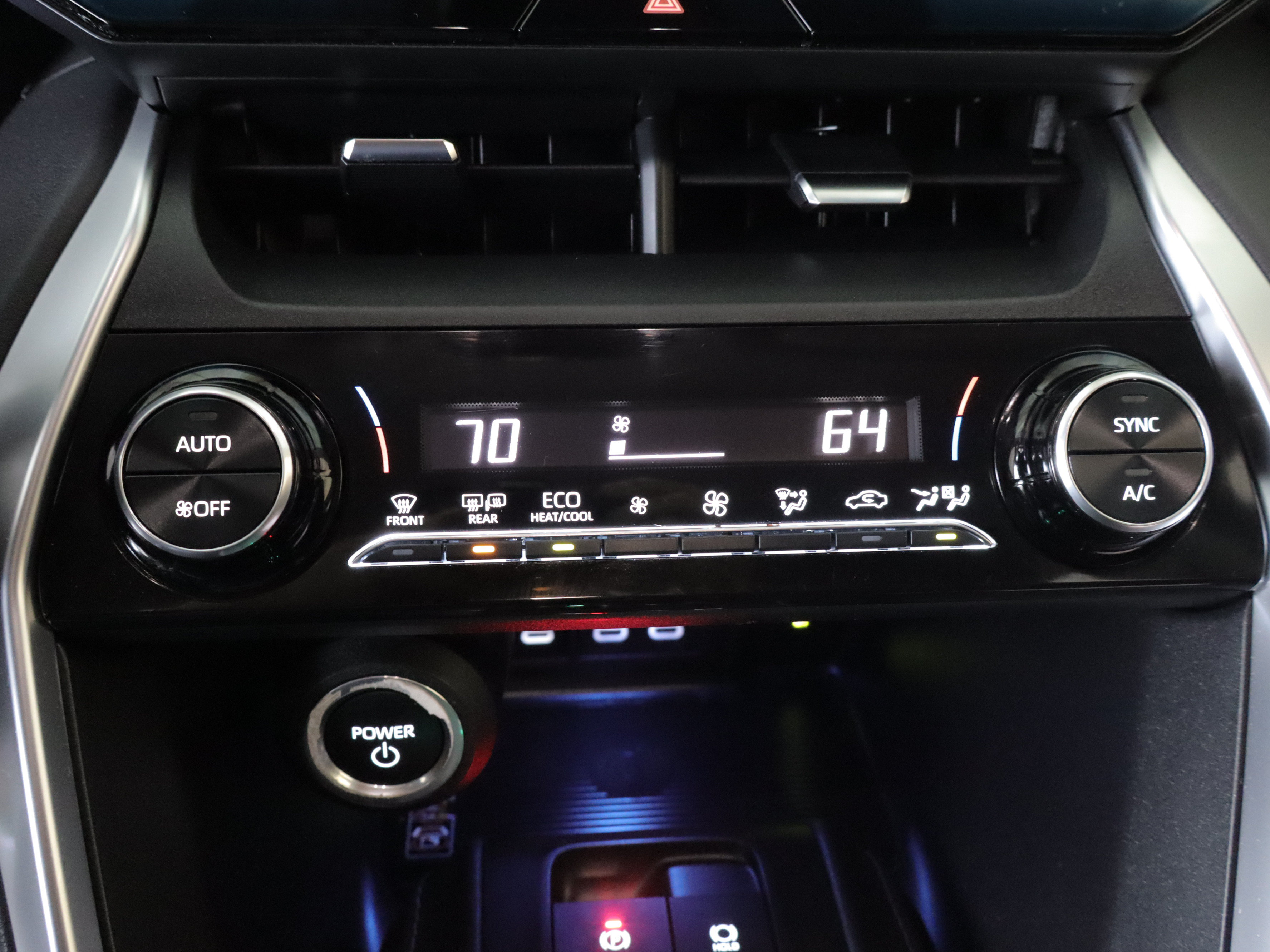 Used 2023 Toyota Venza LE AWD/4WD image 14