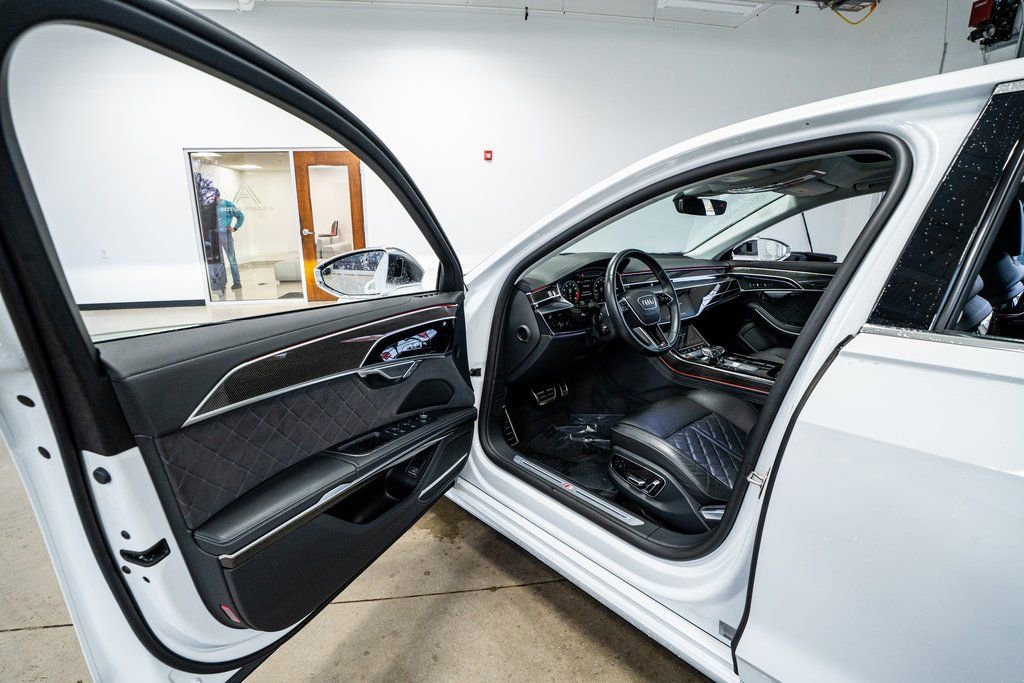 Used 2023 Audi S8 image 32