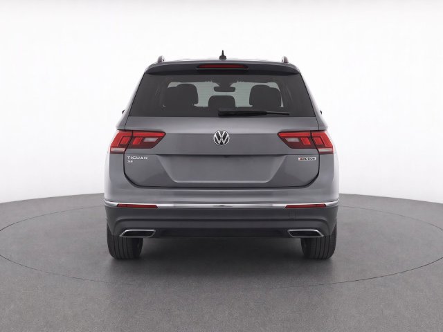 Certified 2021 Volkswagen Tiguan SE w/ Panoramic Sunroof Package AWD/4WD image 6