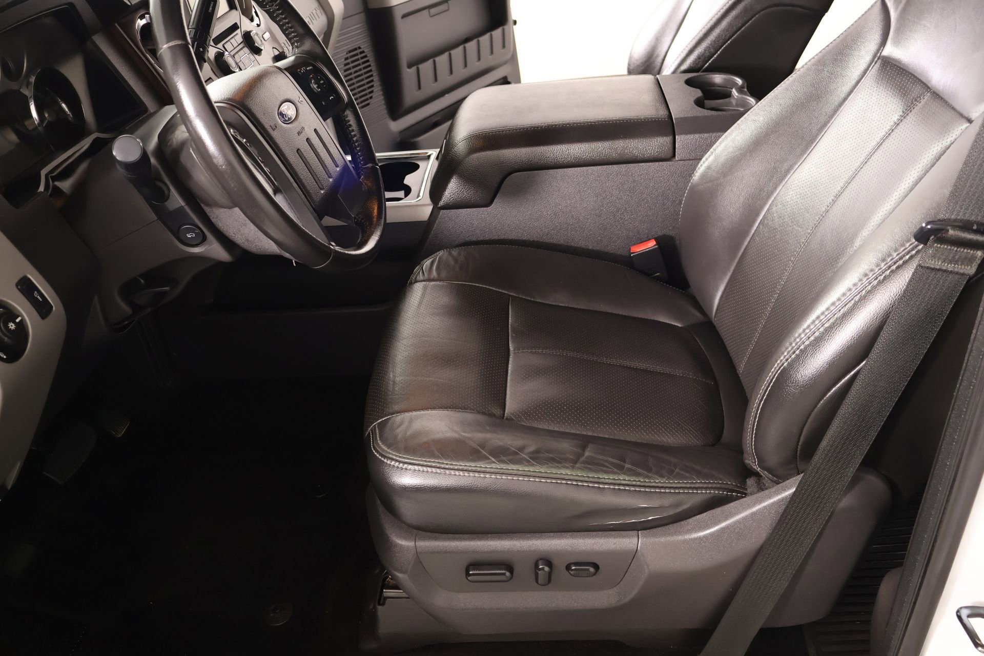 Used 2015 Ford F250 Lariat w/ Chrome Package image 11