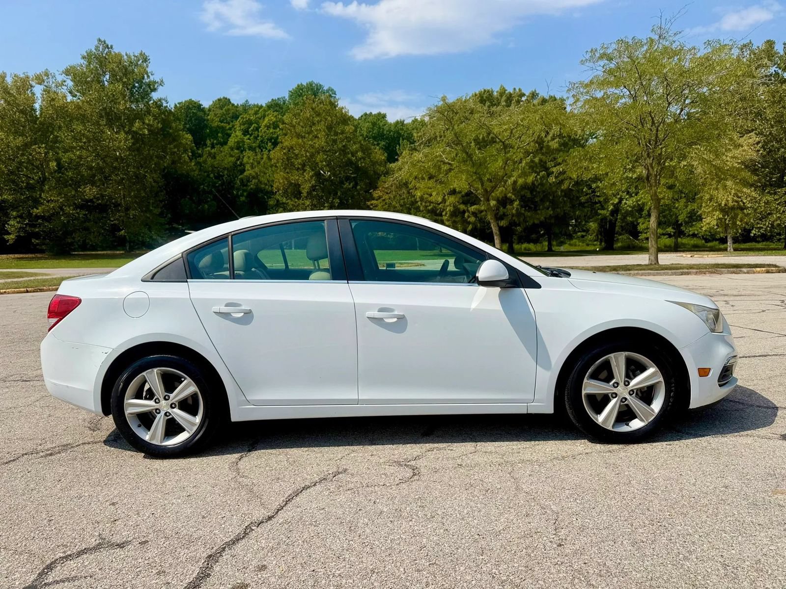 Used 2015 Chevrolet Cruze LT FWD image 4