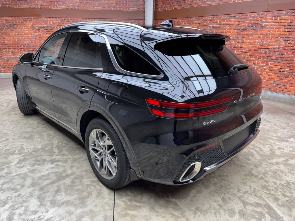 Used 2025 Genesis GV70 2.5T AWD/4WD image 3