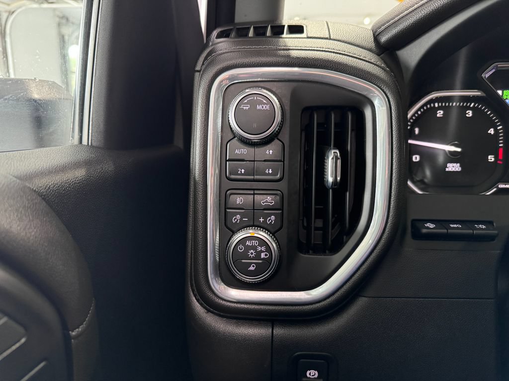 Used 2023 GMC Sierra 3500 Denali w/ Denali Ultimate Package AWD/4WD image 27