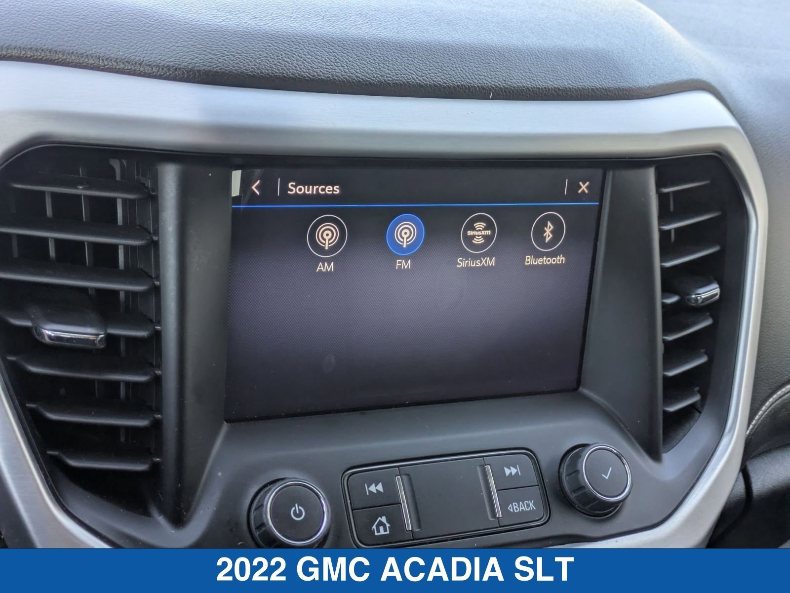 Used 2022 GMC Acadia SLT w/ Technology Package image 16