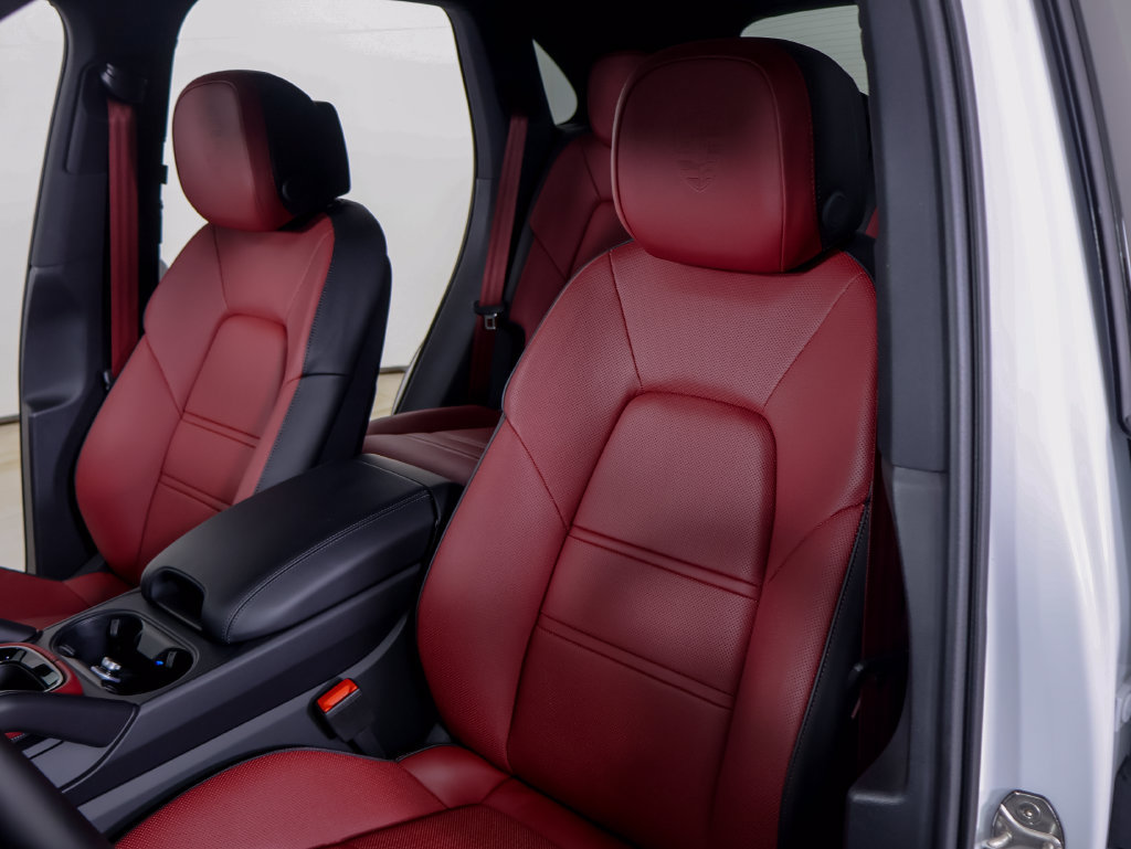 Certified 2026 Porsche Cayenne S w/ Premium Package Plus AWD/4WD image 13