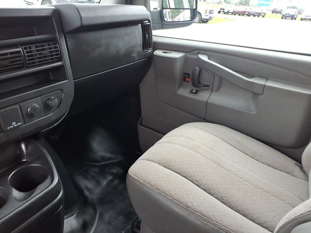 Used 2021 GMC Savana 2500 Extended w/ Driver Convenience Package RWD image 23