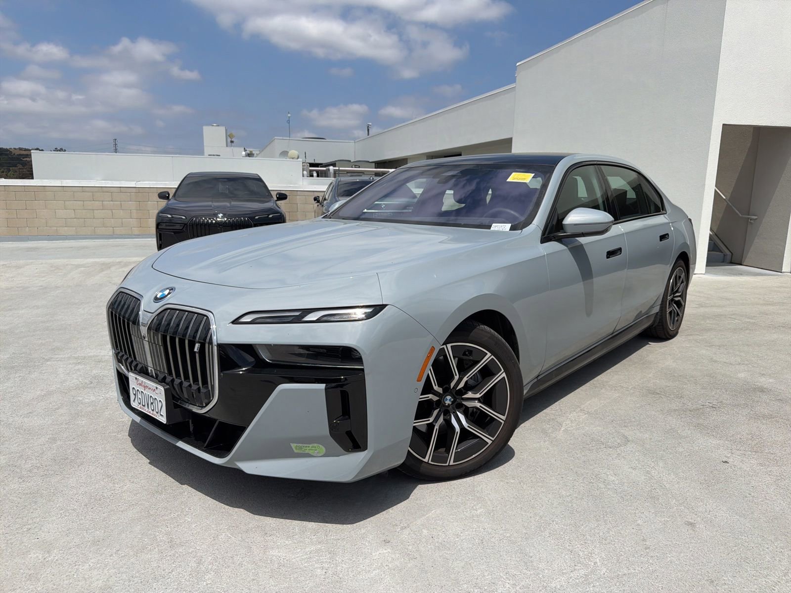 Certified 2023 BMW i7 xDrive60 w/ Parking Assistance Package AWD/4WD image 3