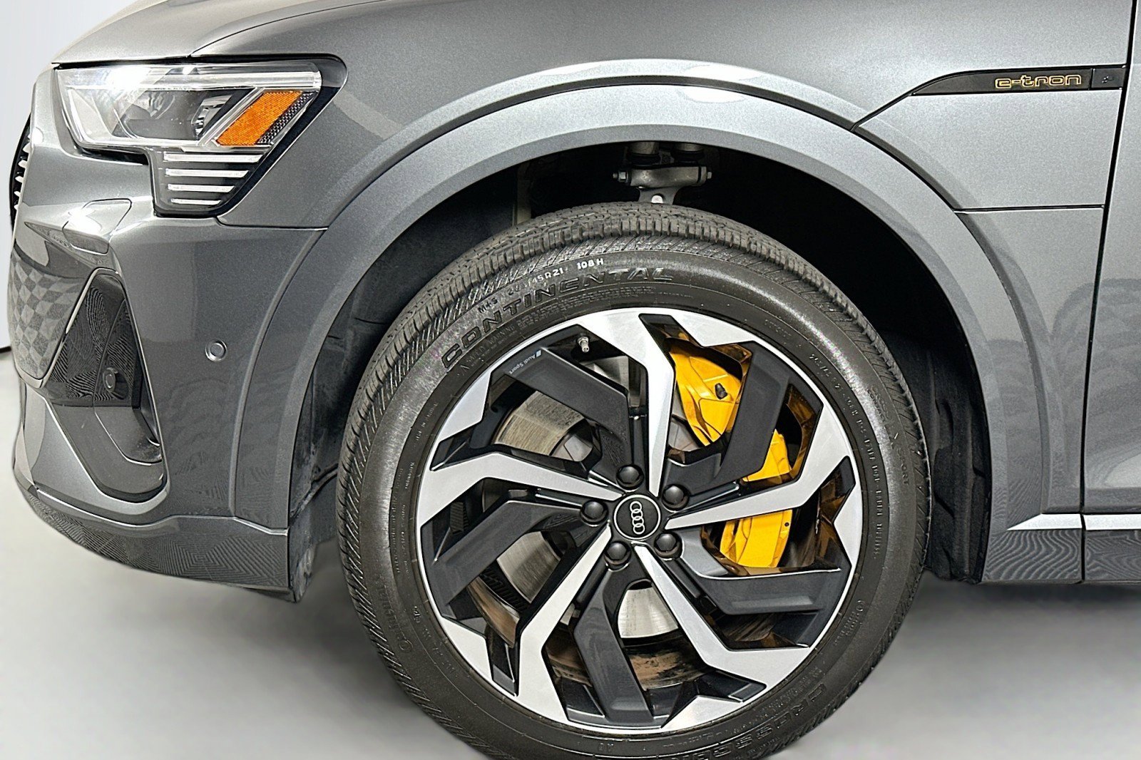 Used 2023 Audi e-tron Premium Plus w/ Premium Plus Package image 12