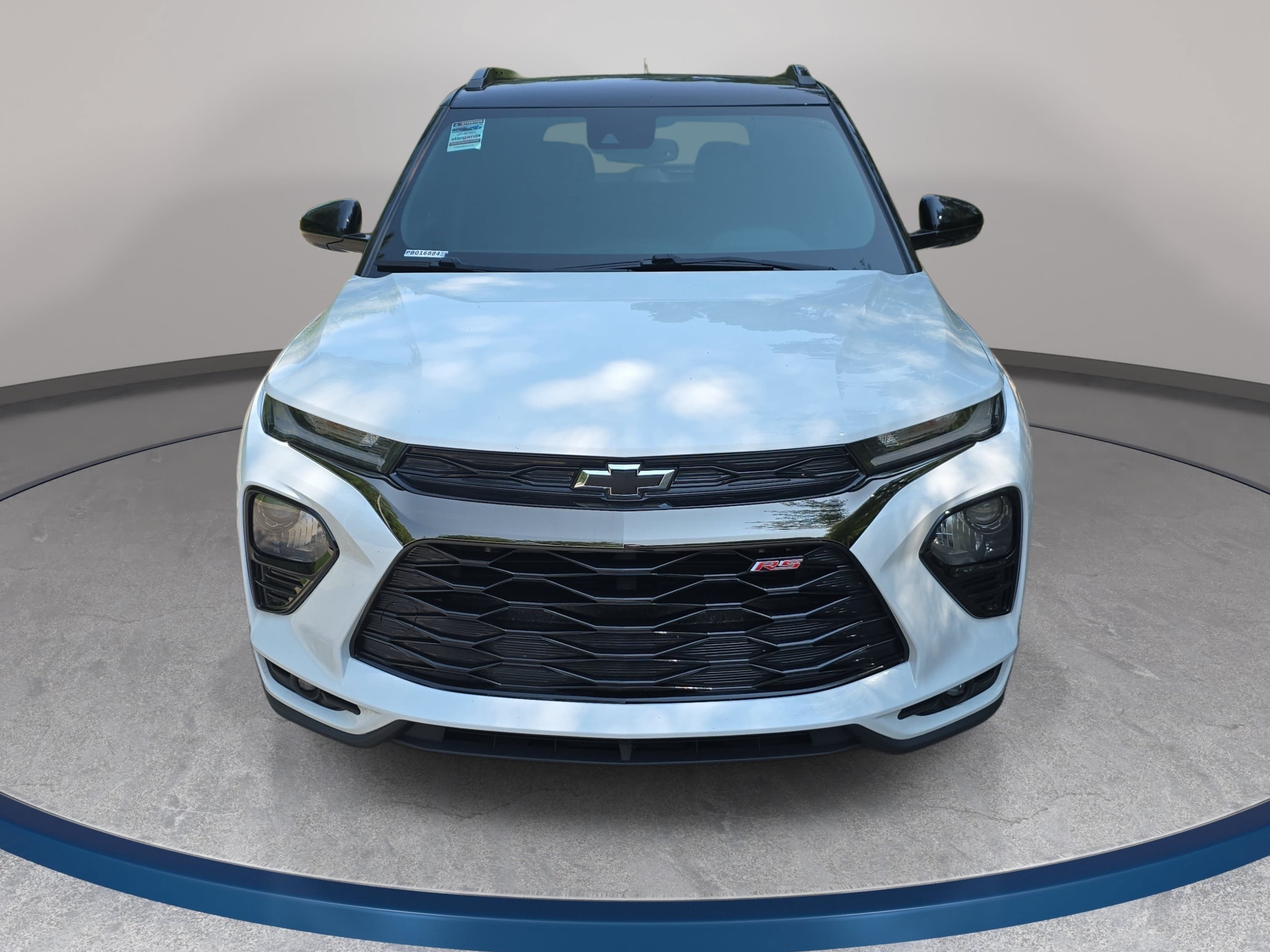 Used 2023 Chevrolet TrailBlazer RS w/ Sun and Liftgate Package FWD image 2