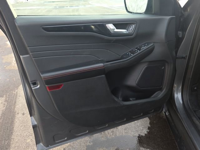 Used 2024 Ford Escape ST-Line w/ Cold Weather Package image 27