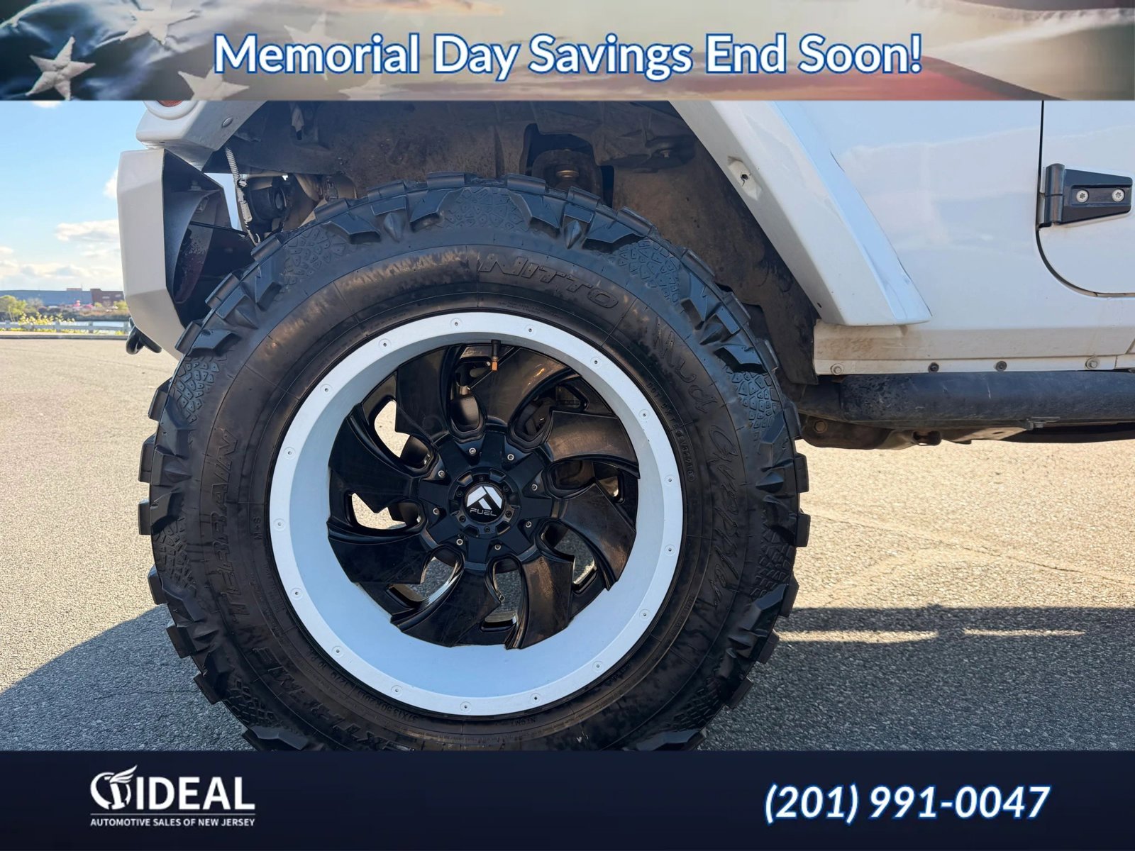 Used 2016 Jeep Wrangler Unlimited Sahara w/ Connectivity Group AWD/4WD image 12