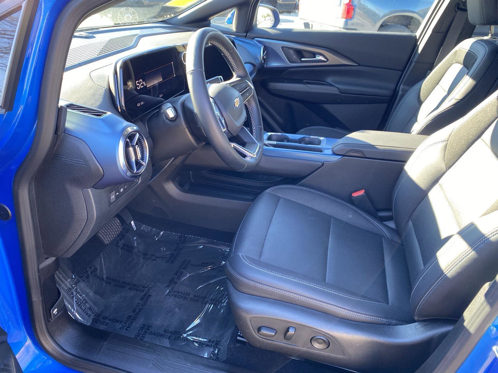 Used 2025 Chevrolet Equinox EV LT w/ Convenience Package image 15