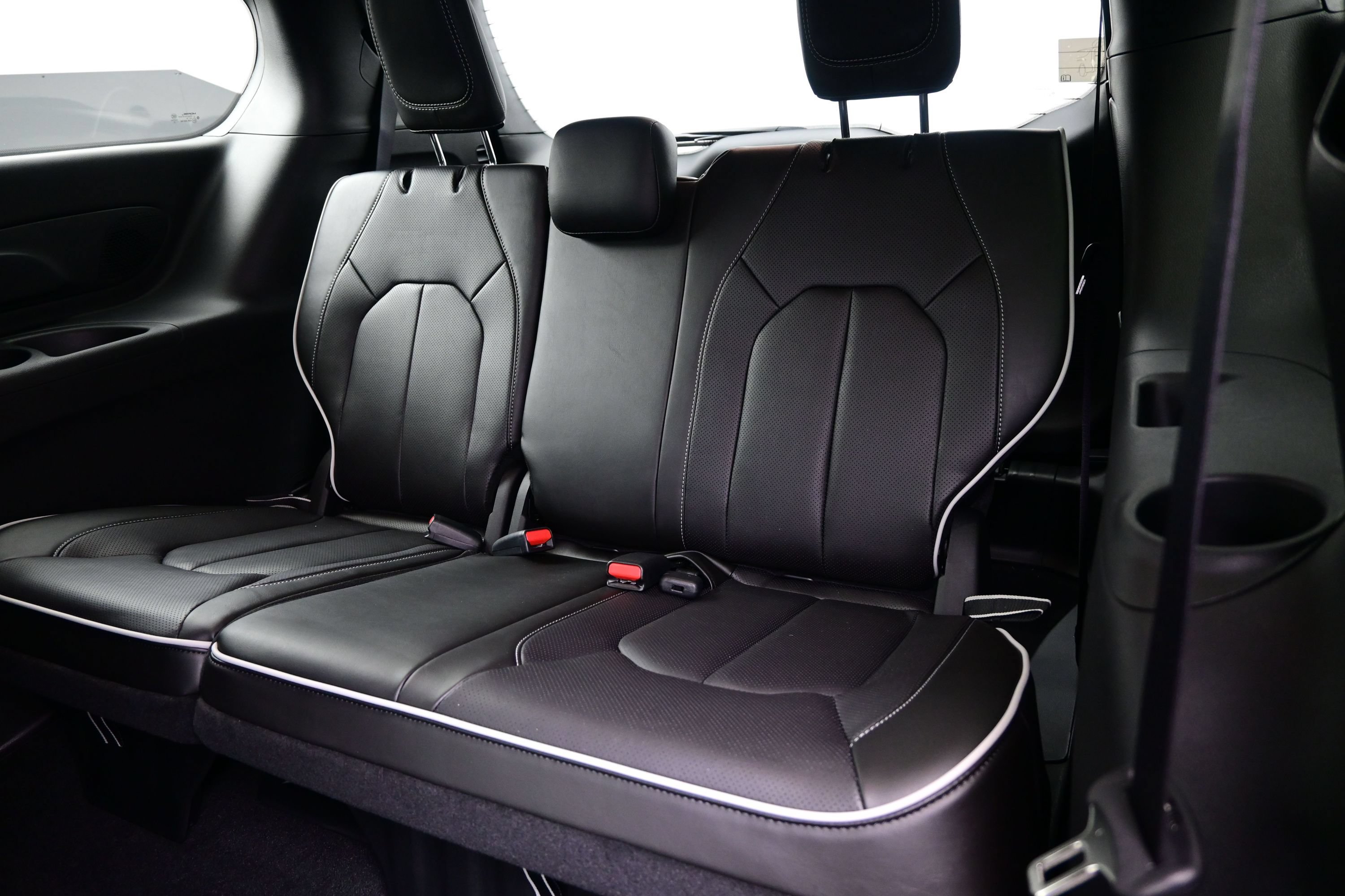 New 2027 Chrysler Pacifica Limited AWD/4WD image 14
