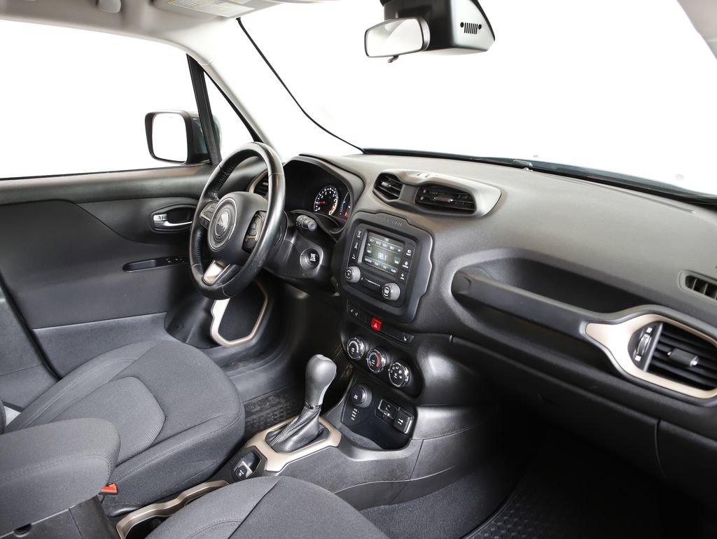 Used 2017 Jeep Renegade Latitude w/ Cold Weather Group AWD/4WD image 8