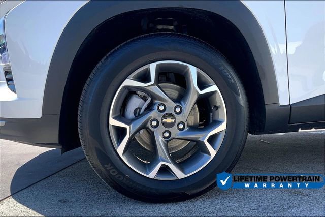 New 2025 Chevrolet Trax LT w/ Driver Confidence Package FWD image 13