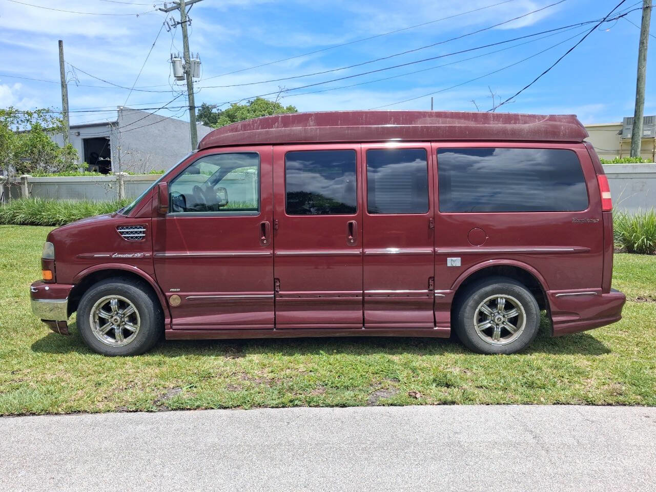 Used 2010 GMC Savana 1500 AWD w/ Preferred Equipment Group image 1