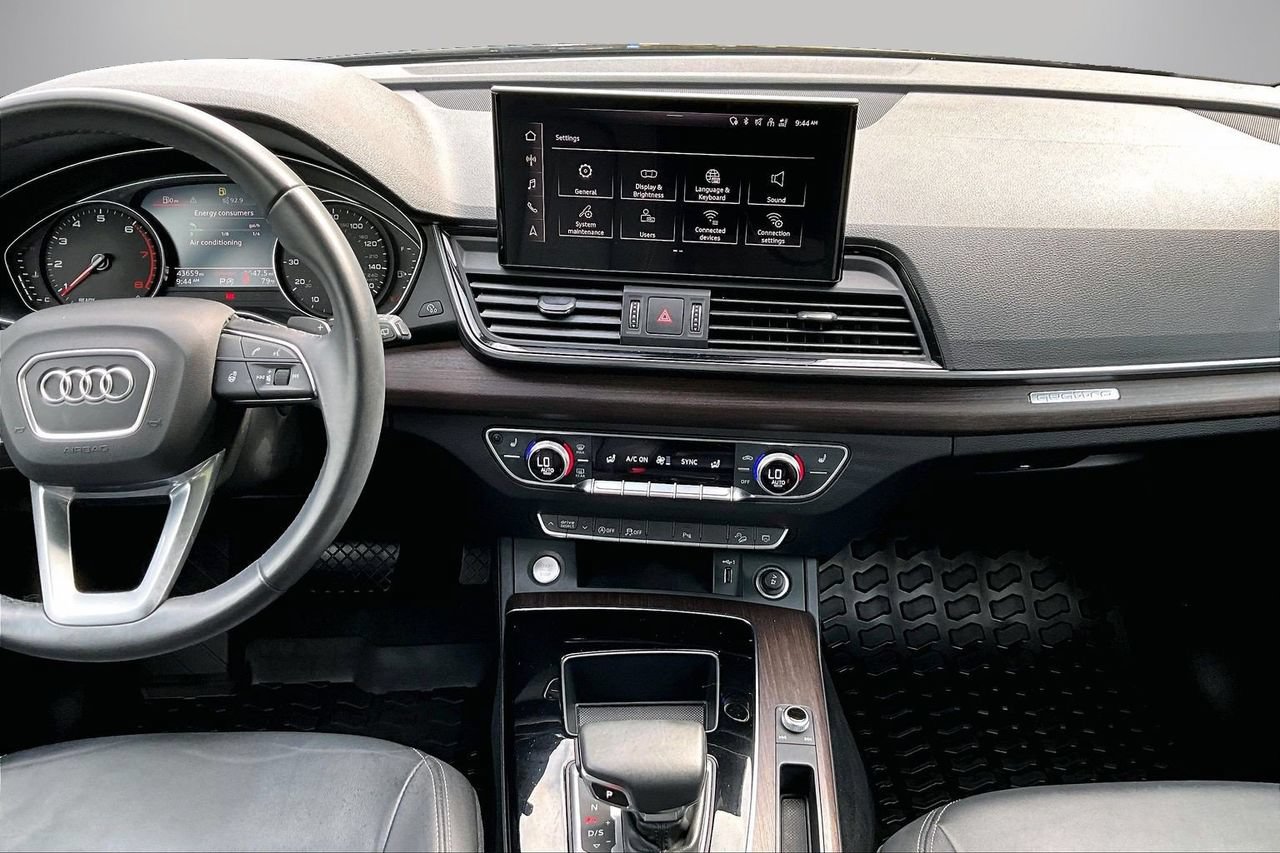 Used 2023 Audi Q5 2.0T Premium w/ Convenience Package AWD/4WD image 12