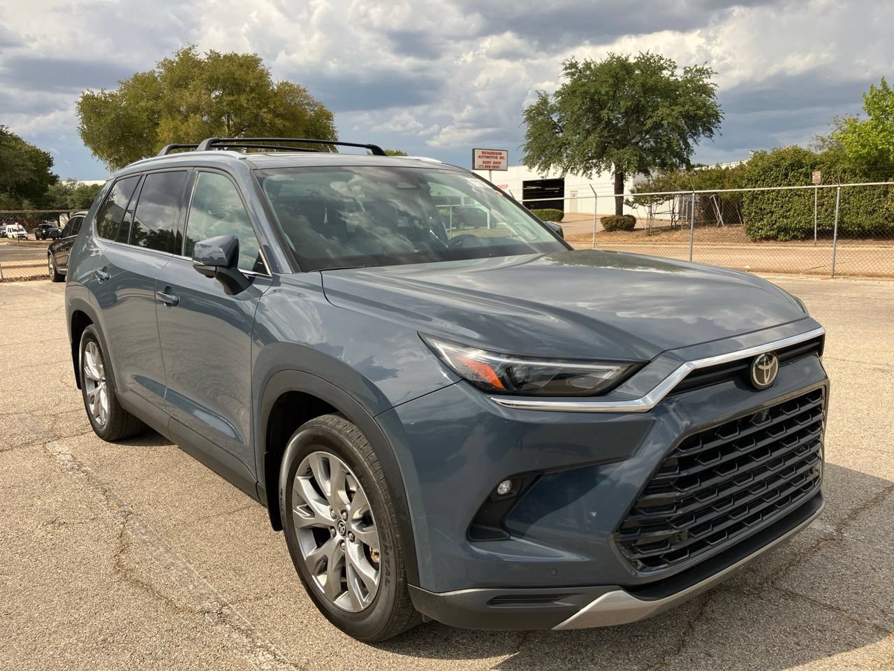 Used 2024 Toyota Grand Highlander AWD Hybrid image 3