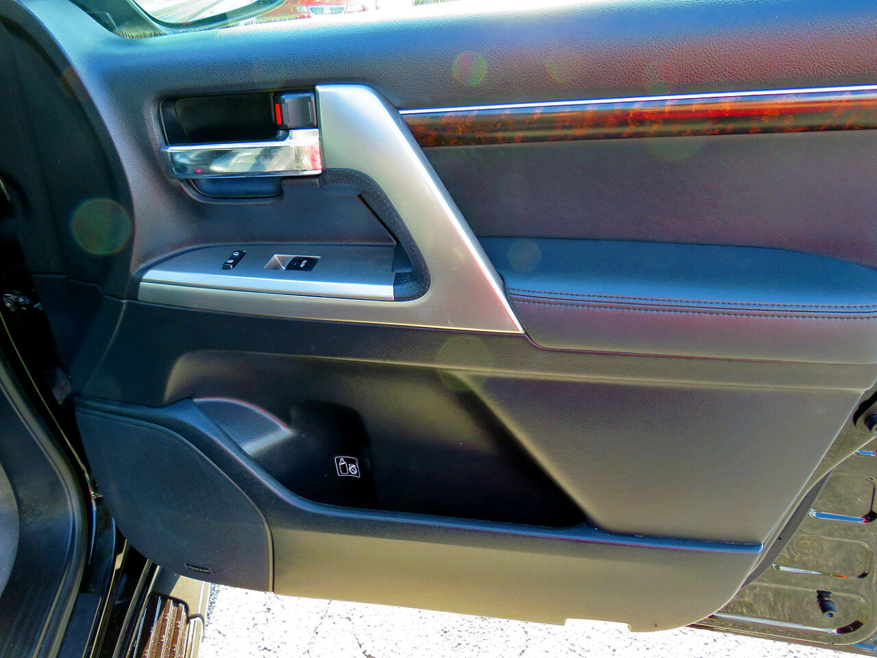 Used 2015 Toyota Land Cruiser image 37