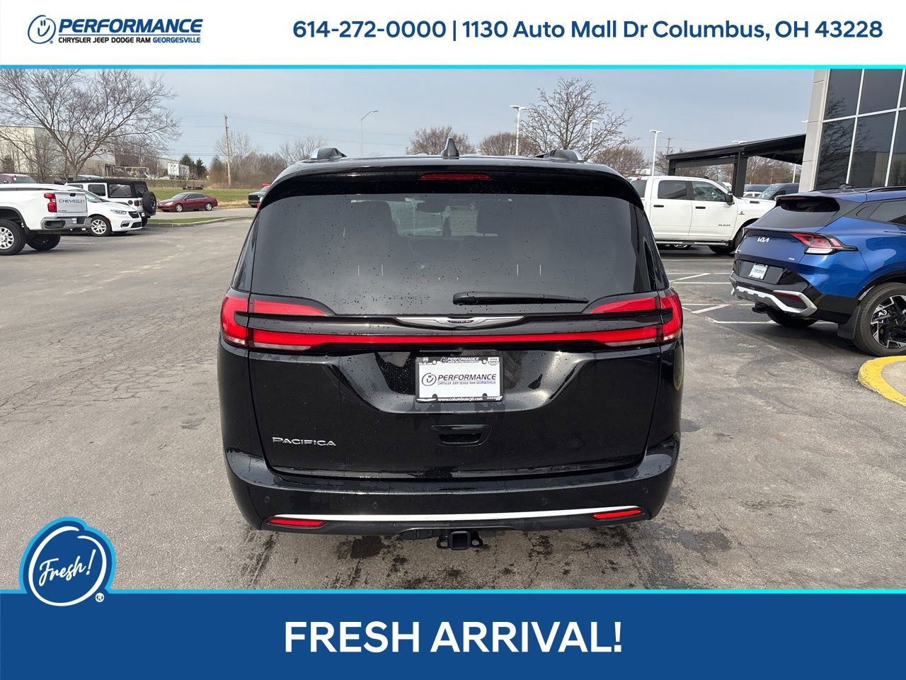 Used 2025 Chrysler Pacifica Pinnacle w/ Trailer Tow Group image 5