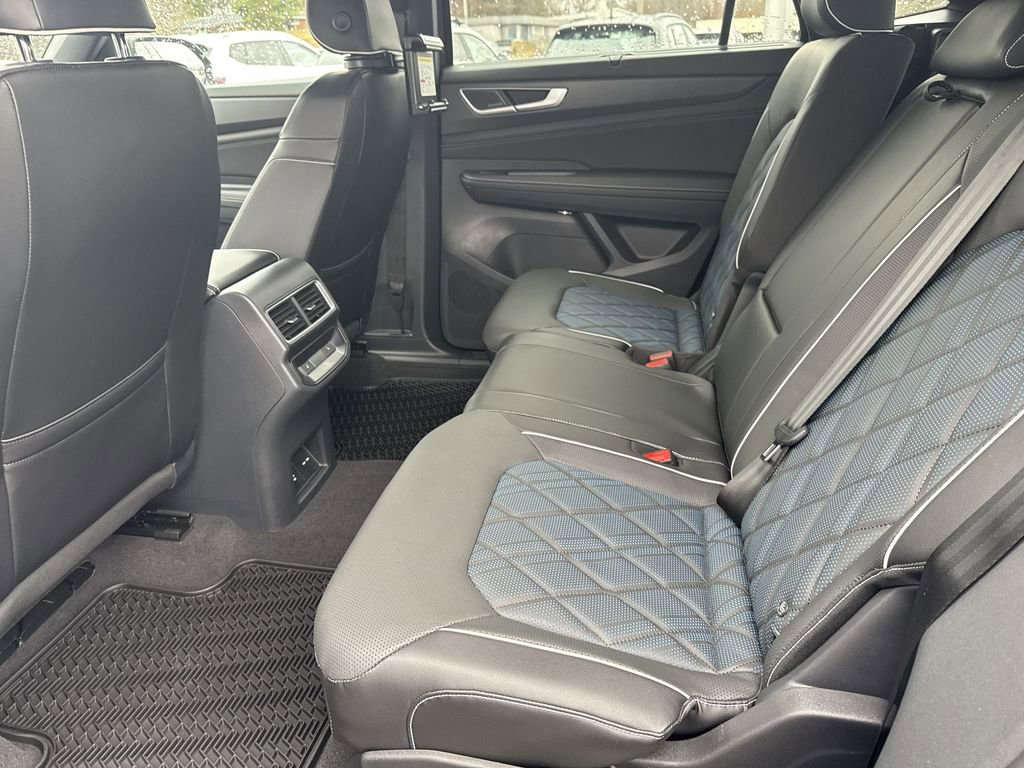 New 2024 Volkswagen Atlas Cross Sport SEL Premium R-Line AWD/4WD image 29
