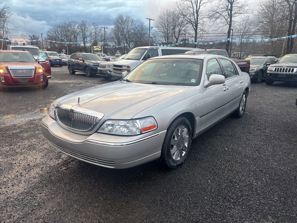 Used 2005 Lincoln Town Car Signature Limited