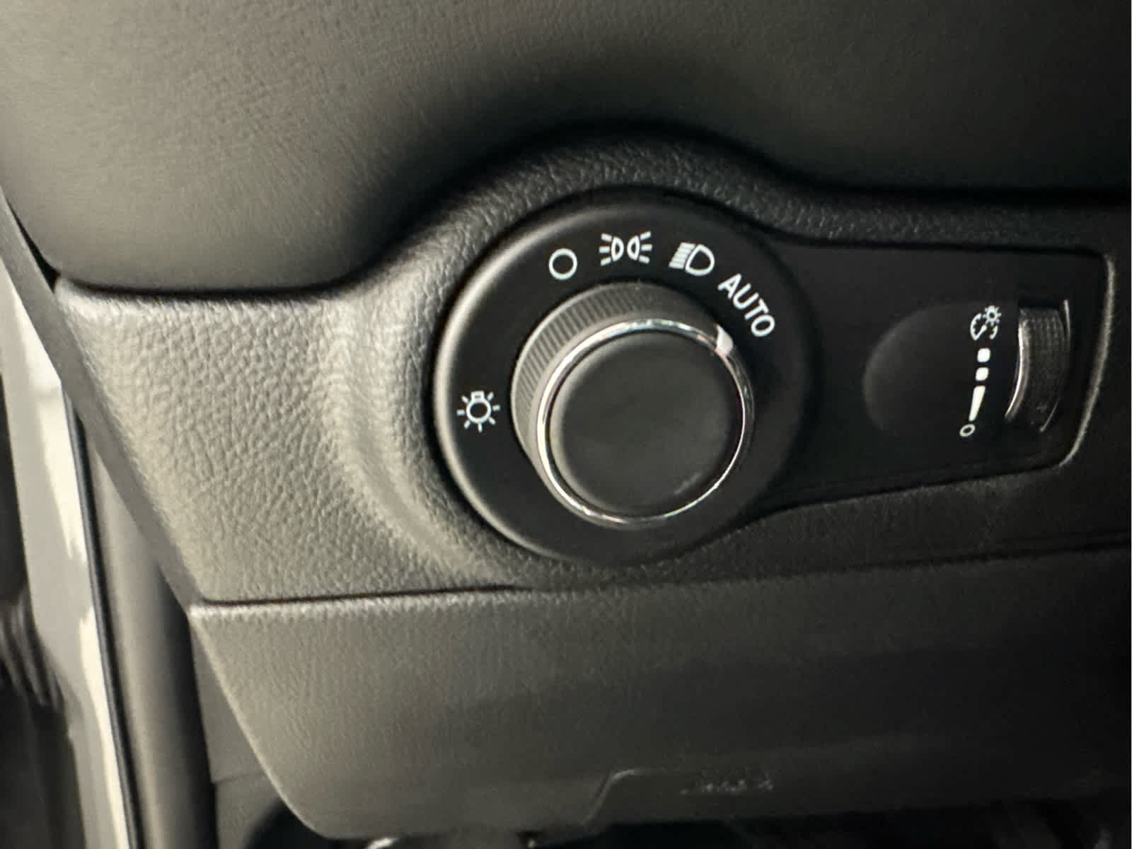 Used 2024 Dodge Durango GT AWD/4WD image 16