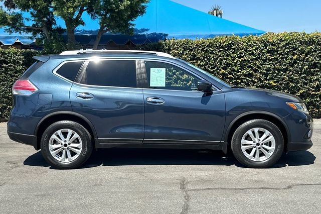 Used 2016 Nissan Rogue SV w/ SV Premium Package image 3