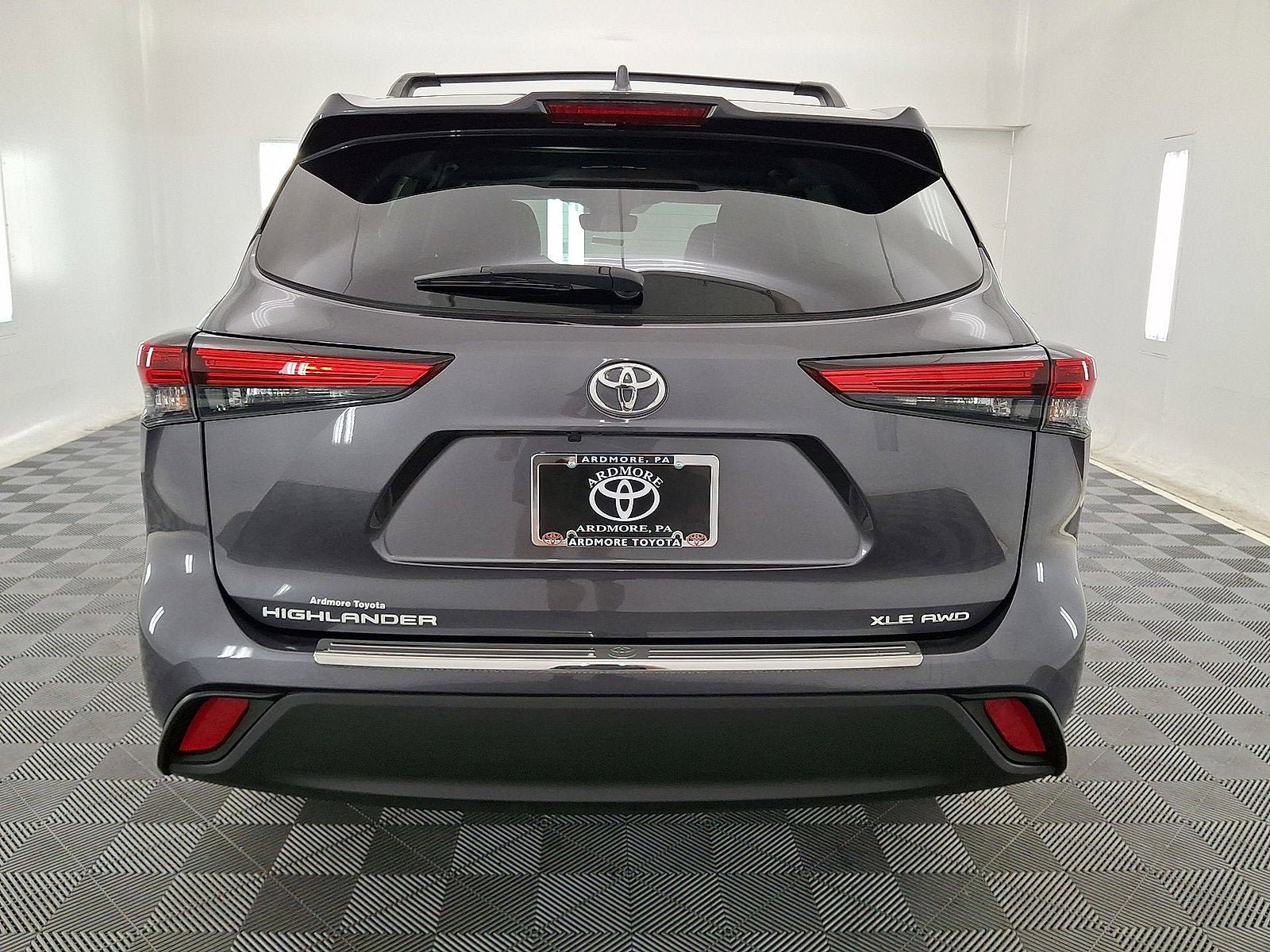 Used 2023 Toyota Highlander XLE AWD/4WD image 15