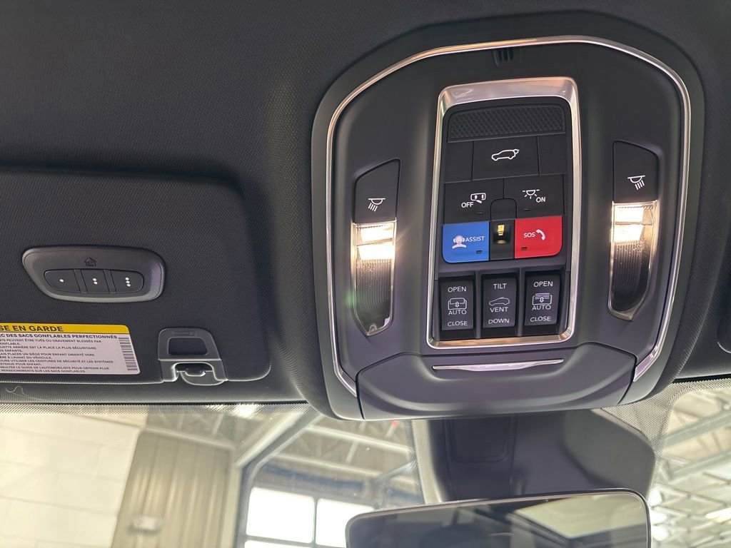 New 2025 Jeep Grand Cherokee Limited w/ Black Appearance Package image 16