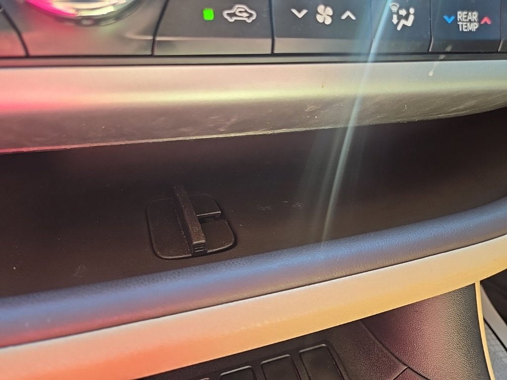 Used 2019 Toyota Highlander XLE FWD image 55