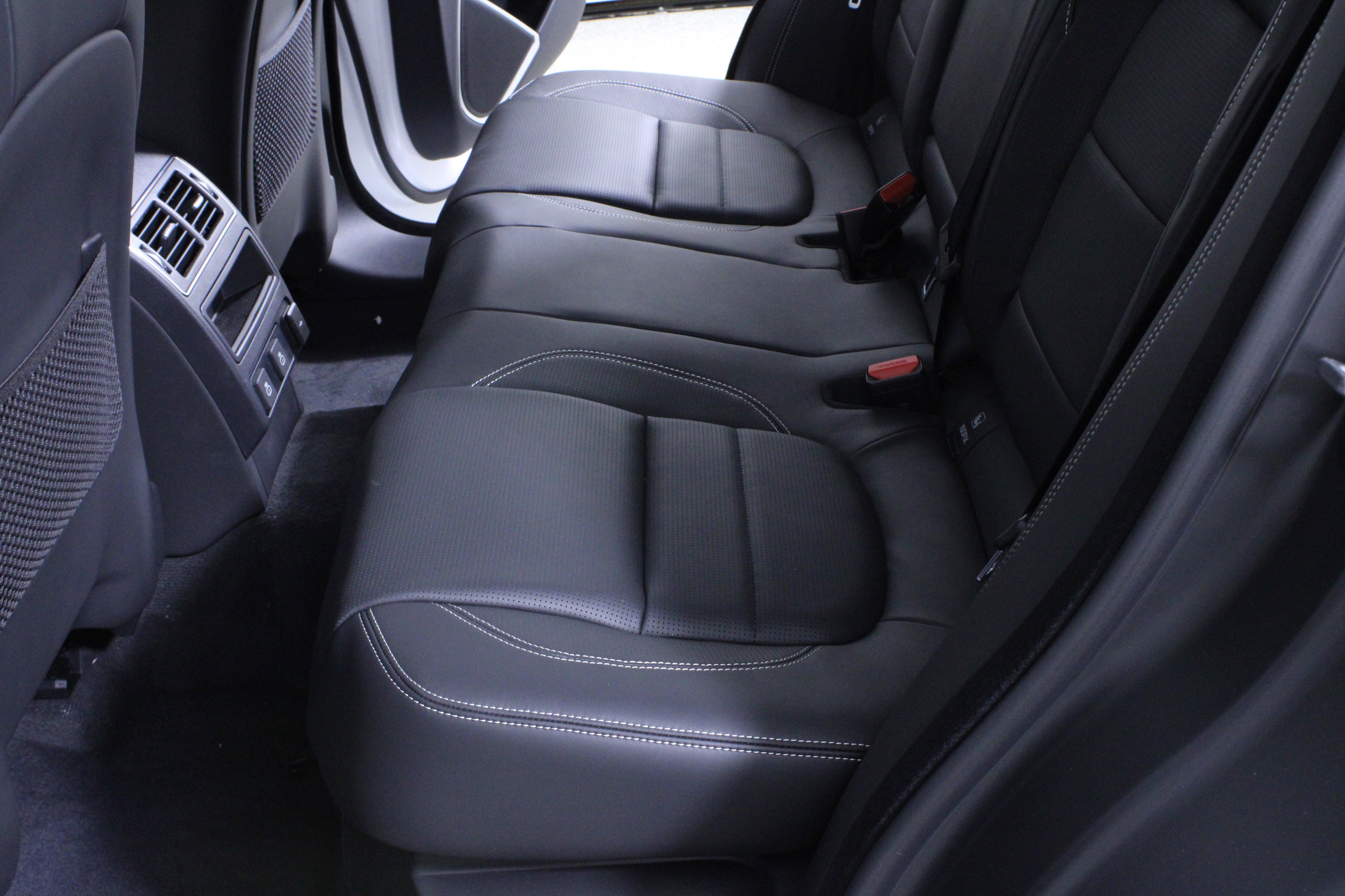 New 2026 Jaguar F-PACE R-Dynamic S image 10